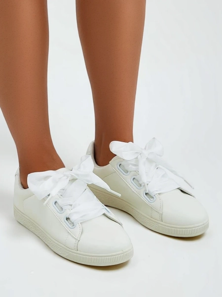 Кросівки Royalfashion жіночі з екологічної шкіри з декоративними шнурками Etti