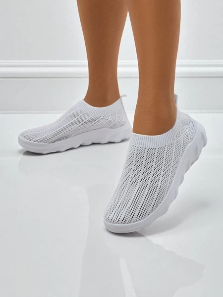 Жіночі білі теніски Astrea з повітропроникної тканини на плоскій підошві