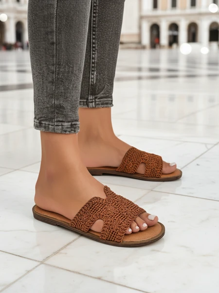 Rpyalfashion Dámské pantofle s ozdobným páskem Braida