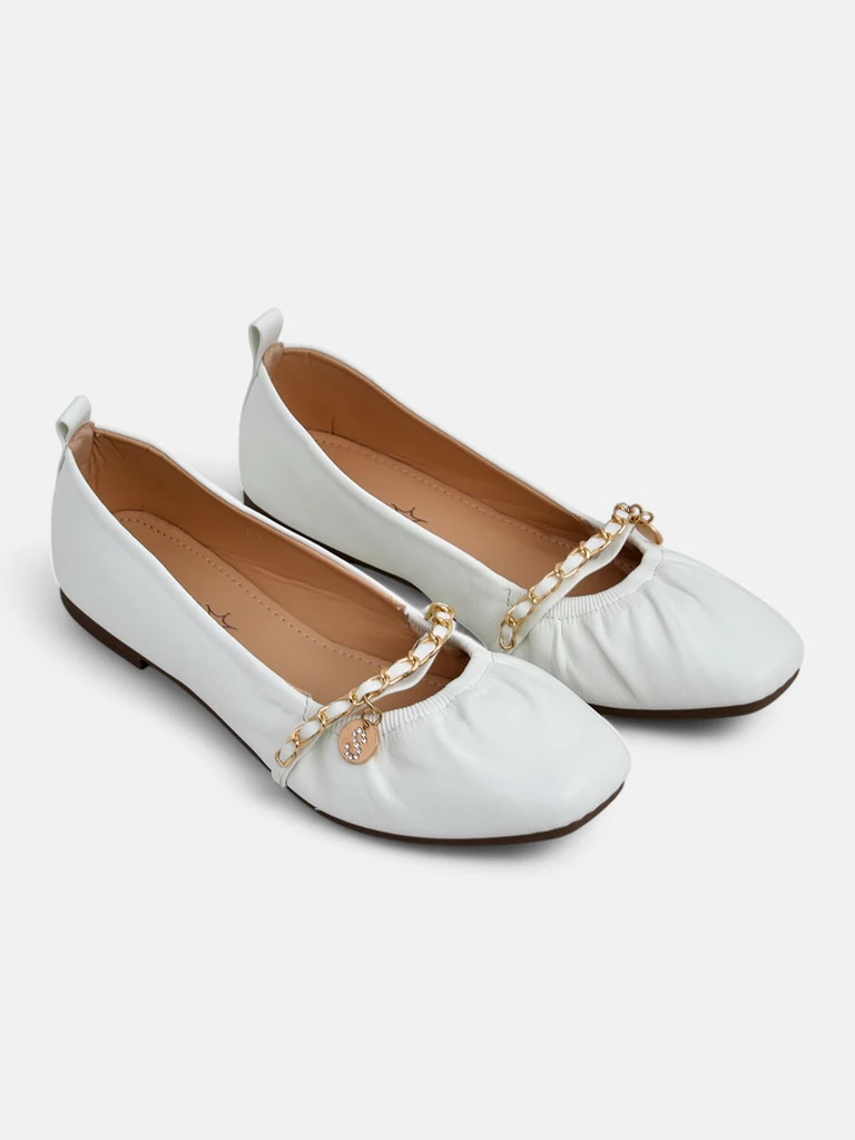 Bílé dámské baleríny Callista s řetízkem – ekologická kůže, klasika Itálie