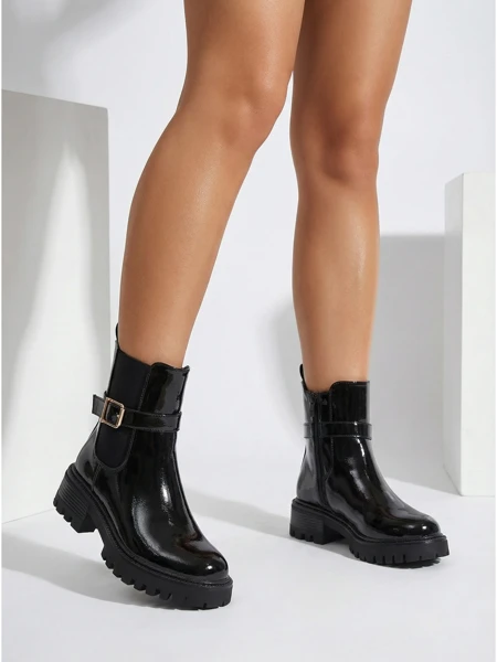 Lakované dámské kotníkové boty z eko kůže Calivi