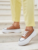 Темно-коричневий