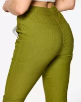 темно-зелений