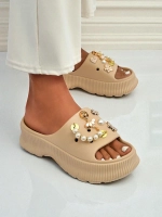 světle hnědá || růžová