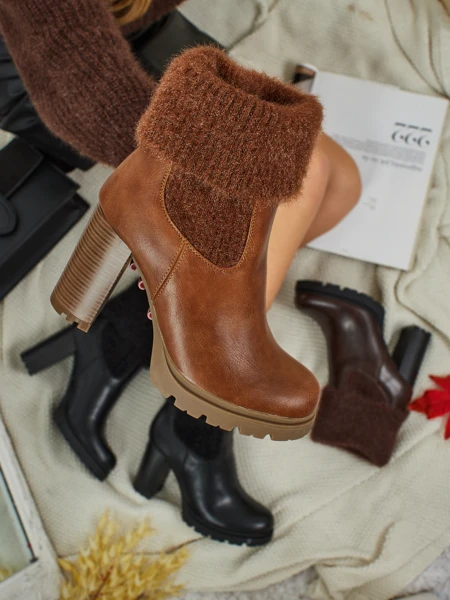 Dámské kotníkové boty z eko kůže na sloupkovém podpatku s úpletem Tirave