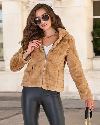 Royalfashion Světle hnědá dámská bunda s imitací kožešiny