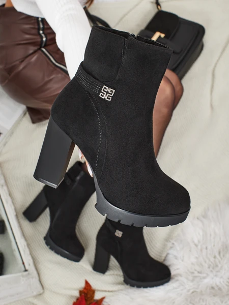 Dámské kotníkové boty eko semišové na sloupku Zavrina