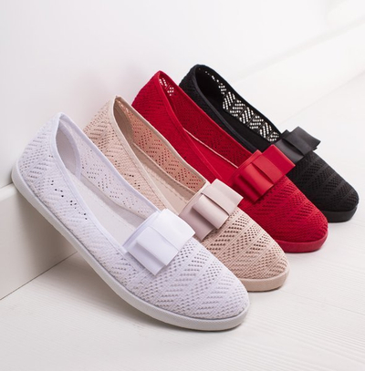 Bílé prolamované tenisky s lukem Nadin - Obuv