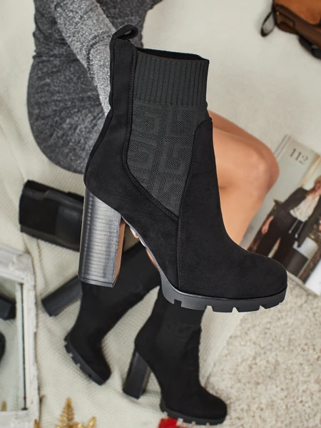 Dámské kotníkové boty Vansoria z eko semiše na sloupku