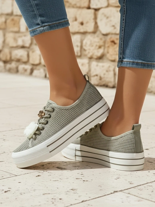 Royalfashion Жіночі перфоровані кросівки з декором Osdo