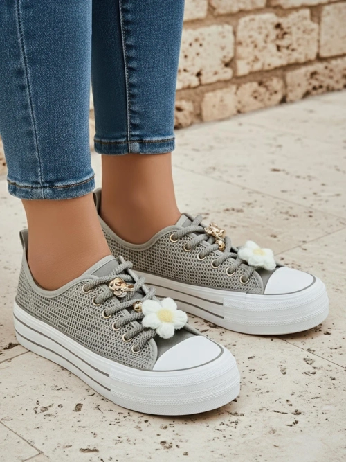 Royalfashion Жіночі перфоровані кросівки з декором Osdo